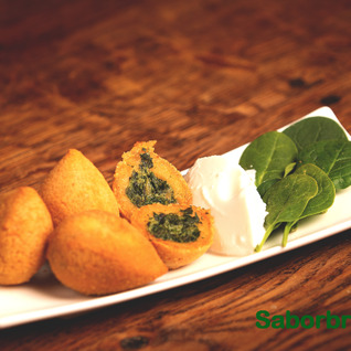 Braziliaanse kroketjes spinazie. Croquettes Brésilienne épinard
