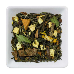 Hot cinnamon apple white tea