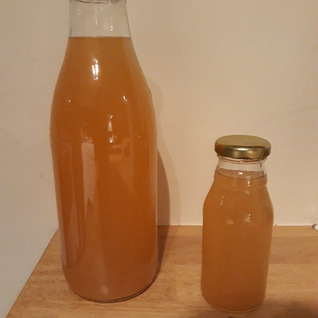 Appelsap met vlierbloesem