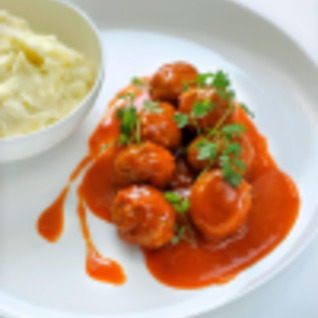 BALLETJES IN TOMATENSAUS BEREID