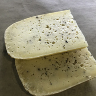 Zwarte peper kaas