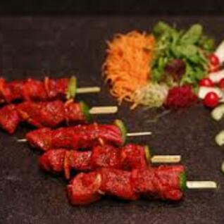 GEMARINEERDE RUNDSBROCHETTE