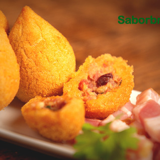Braziliaanse kroketjes spekjes. Croquettes Brésilienne lardon