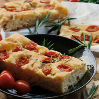 BIO FOCACCIA TOMAAT EN KAAS